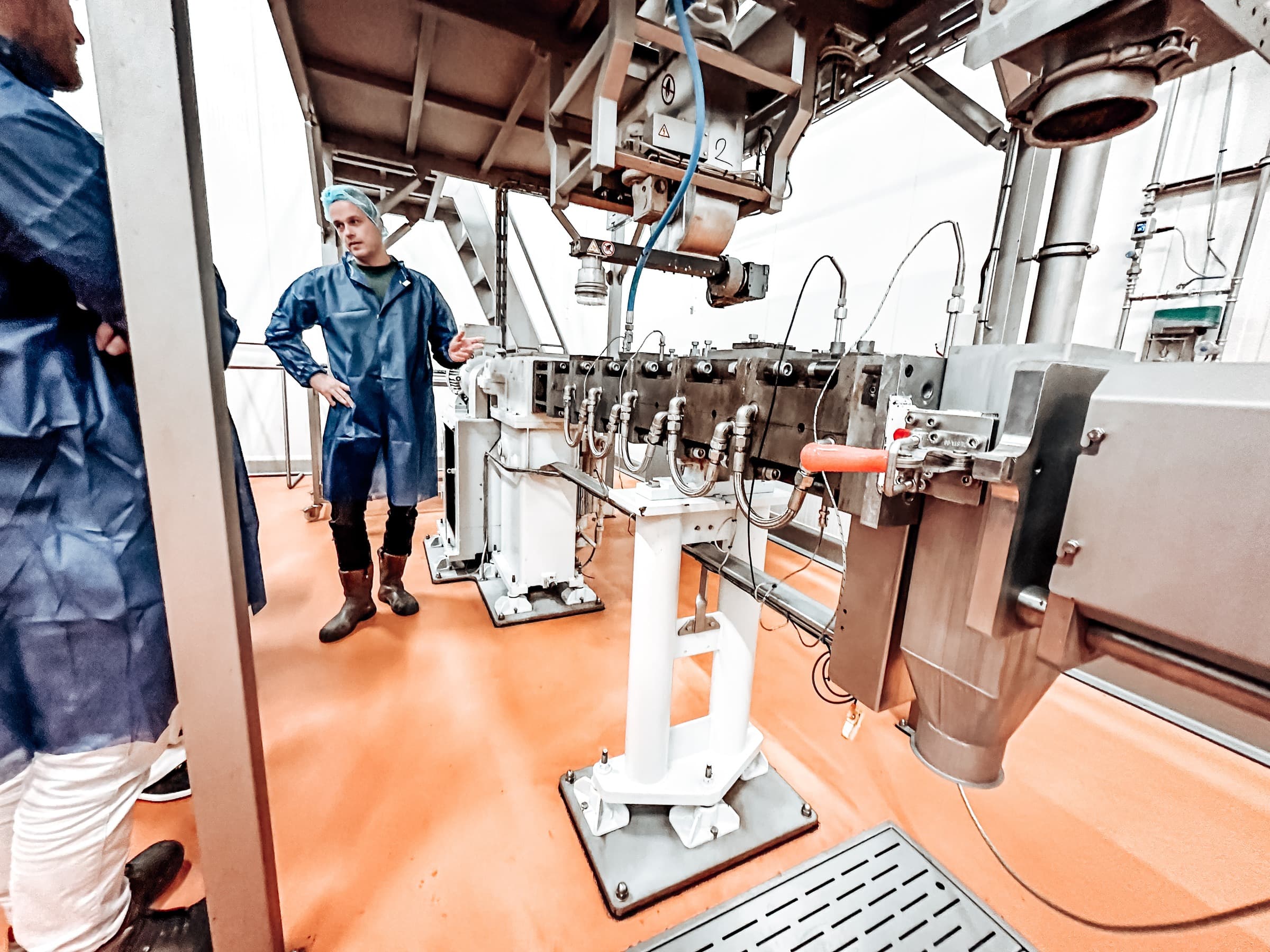 Het DFE-team aan de extrusielijn